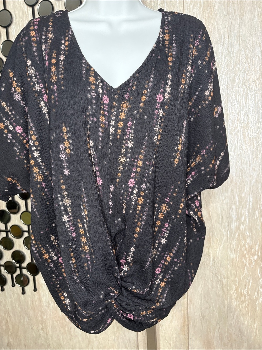 Daytrip Black Twist-Front Floral V-Neck Blouse